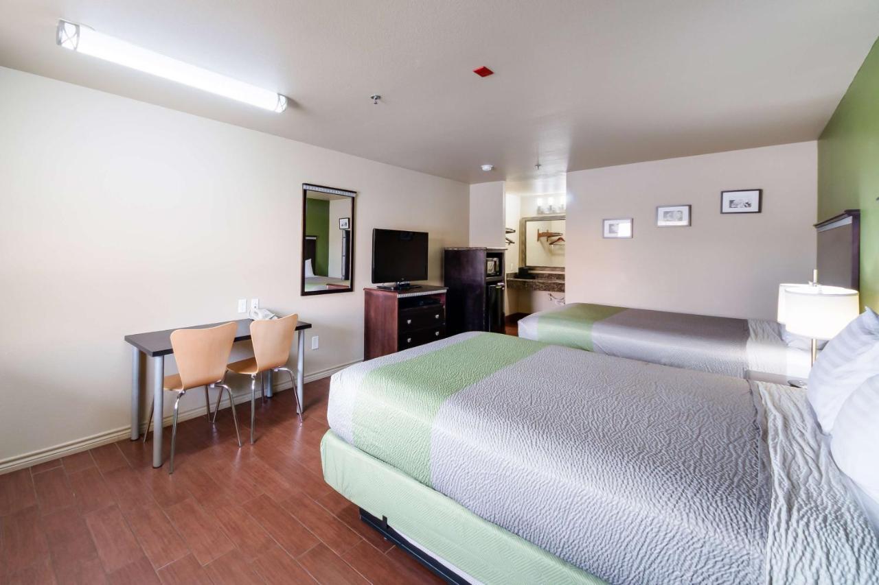 Motel 6 Floresville Eksteriør billede
