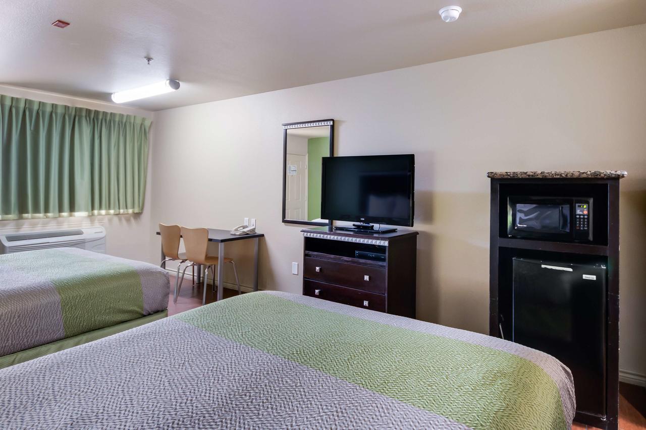 Motel 6 Floresville Eksteriør billede