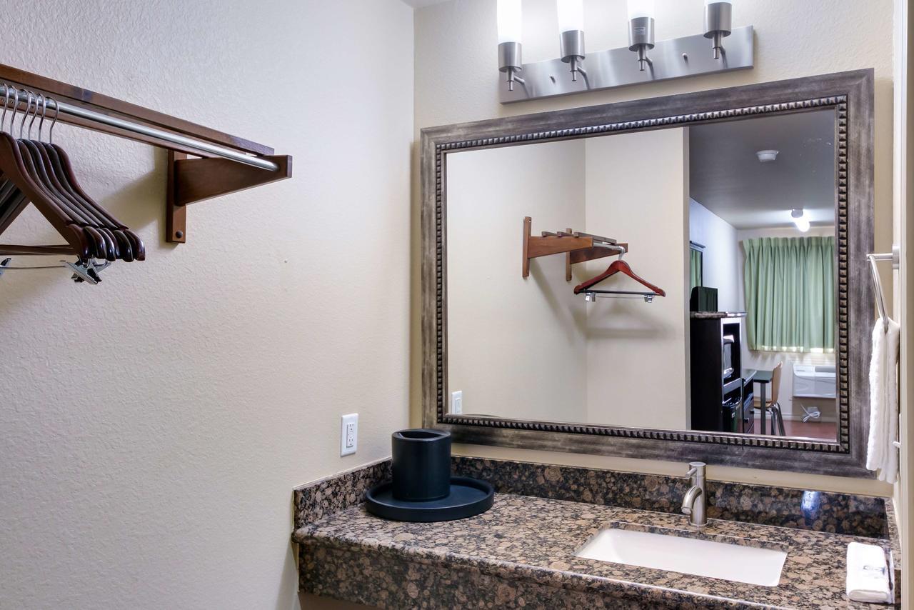 Motel 6 Floresville Eksteriør billede
