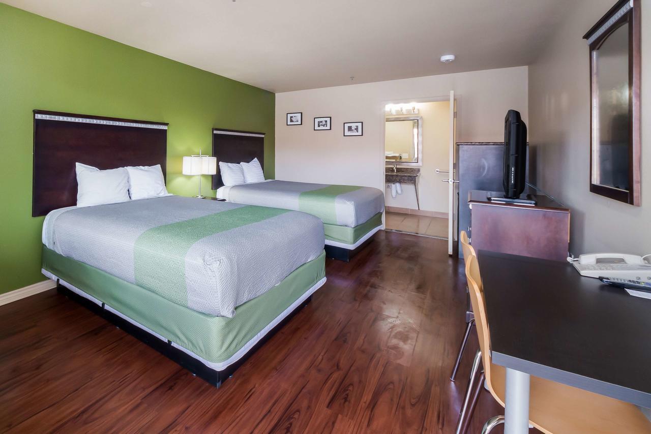 Motel 6 Floresville Eksteriør billede
