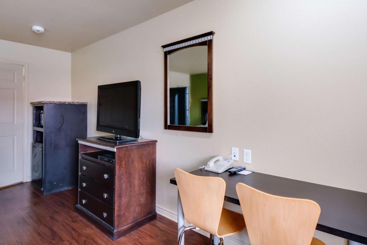 Motel 6 Floresville Eksteriør billede