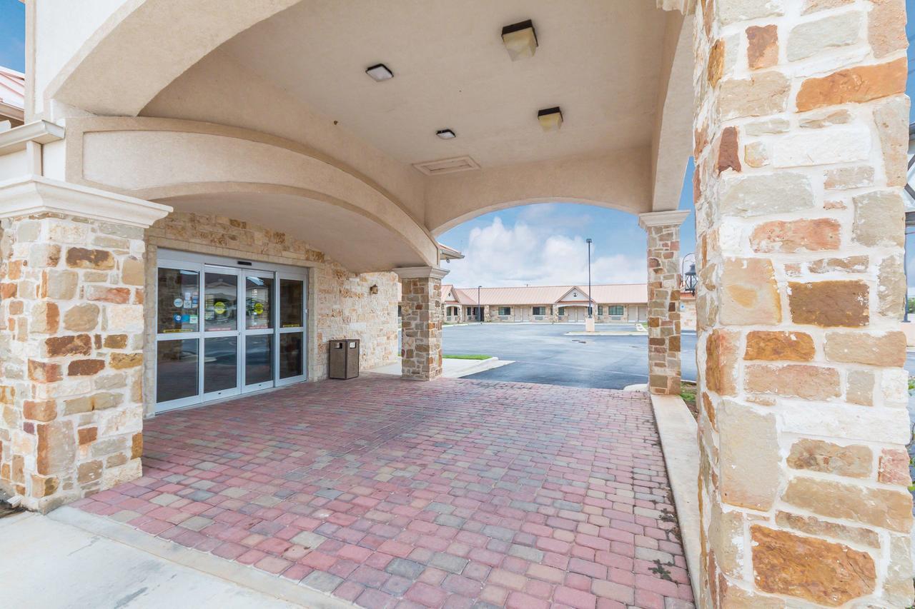 Motel 6 Floresville Eksteriør billede