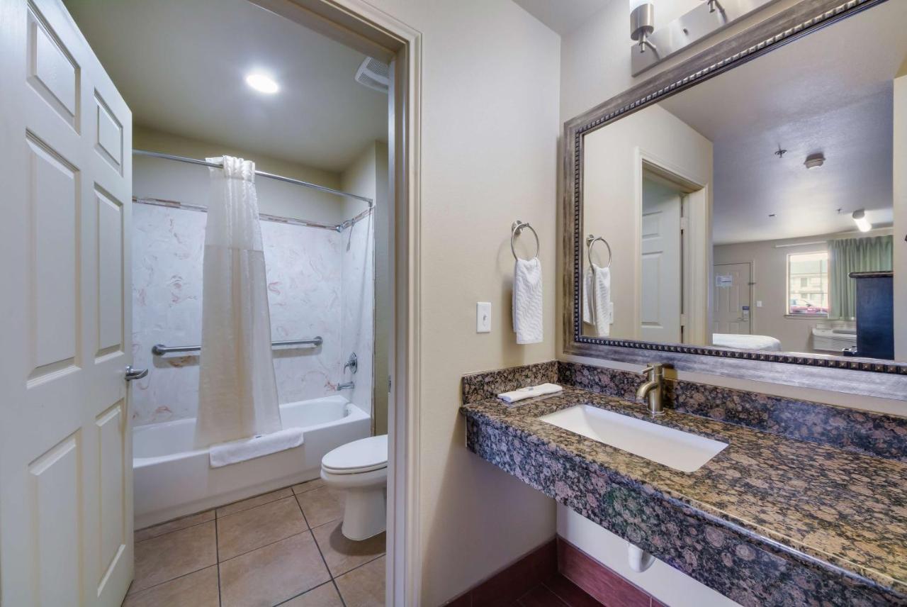 Motel 6 Floresville Eksteriør billede