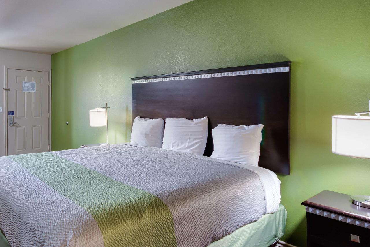 Motel 6 Floresville Eksteriør billede
